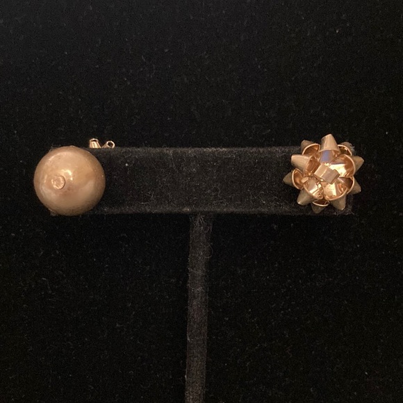 Reversible Christmas Bow Earrings - Picture 1 of 3